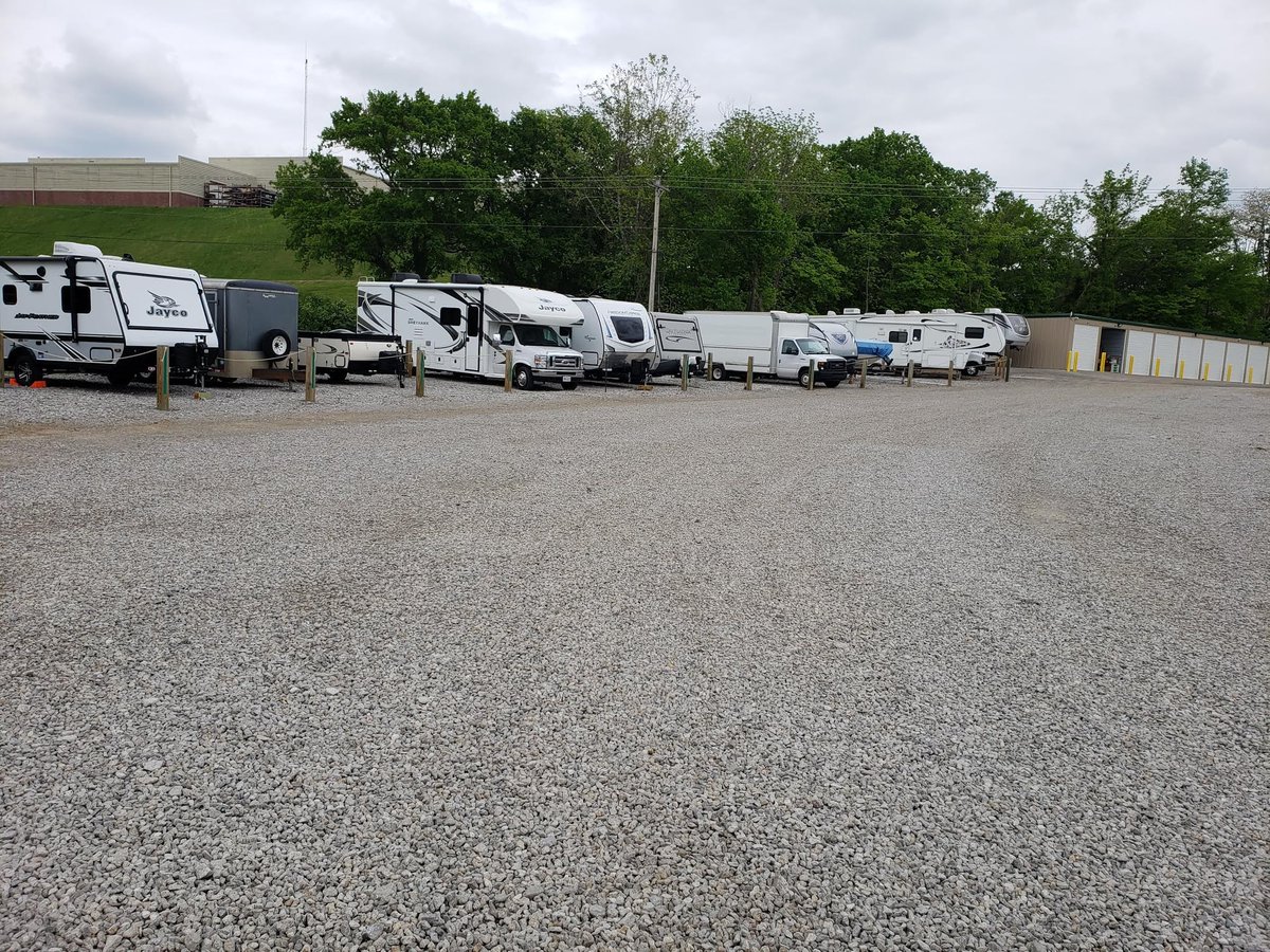 marlin_monkey's tweet photo. Bridgeview and Cahokia Storage both have RV parking! Visit https://t.co/y21mBpTQal for more info and prices. #RVstorage #BoatStorage #ColumbiaIL #Bridgeview #MascoutahIL #BellevilleIL #TroyIL #DupoIL #CahokiaIL #UHAUL #moving #MarlinMonkey https://t.co/s7rm6GBEyl