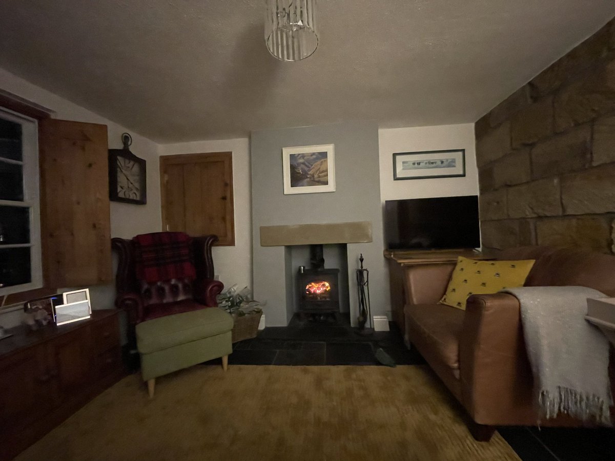 pauljonesking's tweet photo. It’s so cold and that’s with the fire on at #roancottage #northyorkshirecoast https://t.co/qS4Ozhwf6n