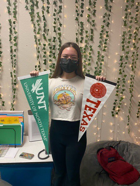 AkinsEagleBand's tweet image. Another huge congratulations to our very own Julia Jones for her acceptance into the University of Texas at Austin as well as the University of North Texas! We are so proud of you! 
.
.
.
#hookemhorns #saxophone #sectionleader