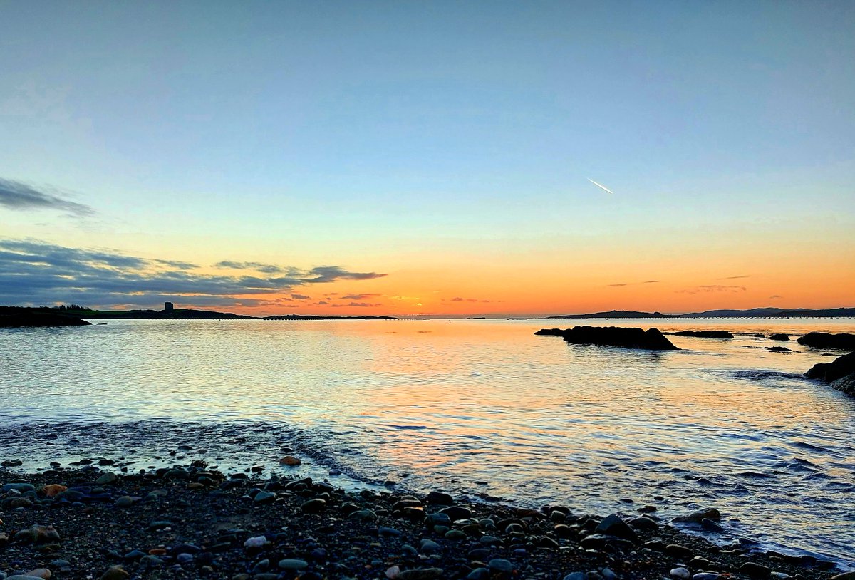 skibbheritage's tweet photo. The end of another perfect day #roaringwaterbay #westcork #Rincoliskycastle #purecork https://t.co/T9D0EXRaIE
