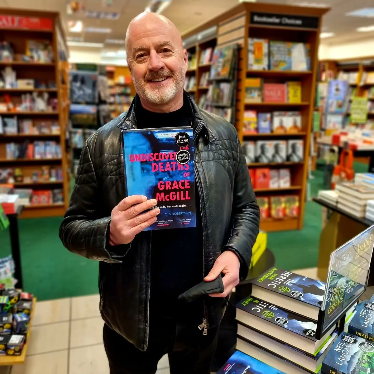 A publication day whirl round central Scotland Waterstones to sign copies of #TheUndiscoveredDeathsOfGraceMcGill. More tomorrow. Thanks to Laura in W's Falkirk for the pic!