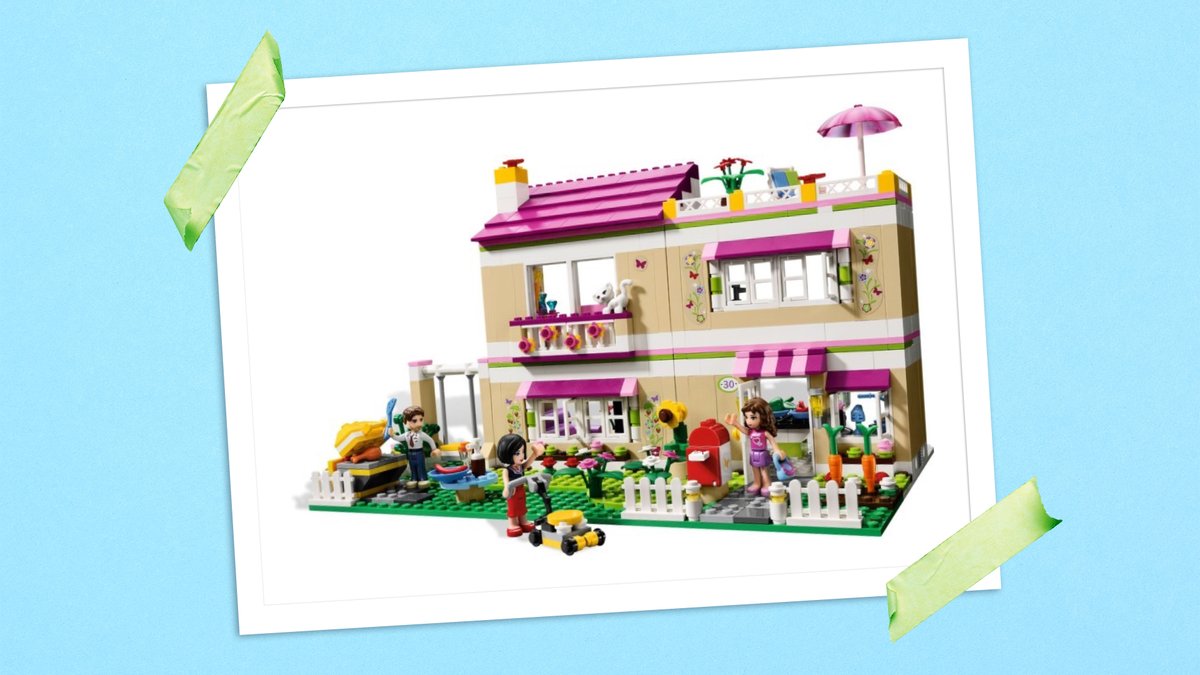 LEGO_Group's tweet photo. Heartlake City of LEGO Friends is the biggest city in our hearts. ❤️ What set has been your favorite from the last ten years? #LEGOLookback #TBT https://t.co/ps3uB8hffr