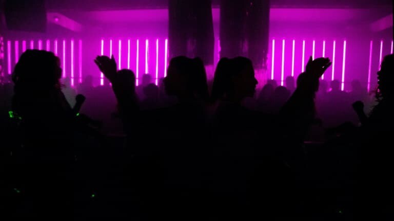 🔴 ALERTE INFO
Les discothèques rouvriront le 16 février
l.bfmtv.com/Wip