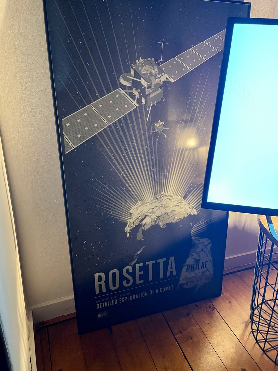 dikketienes's tweet photo. @PaoloFerriSpace @esaoperations @ESA_Rosetta I remember that day! Still have this beautiful reminder of it!!! https://t.co/EpA7HH6N97
