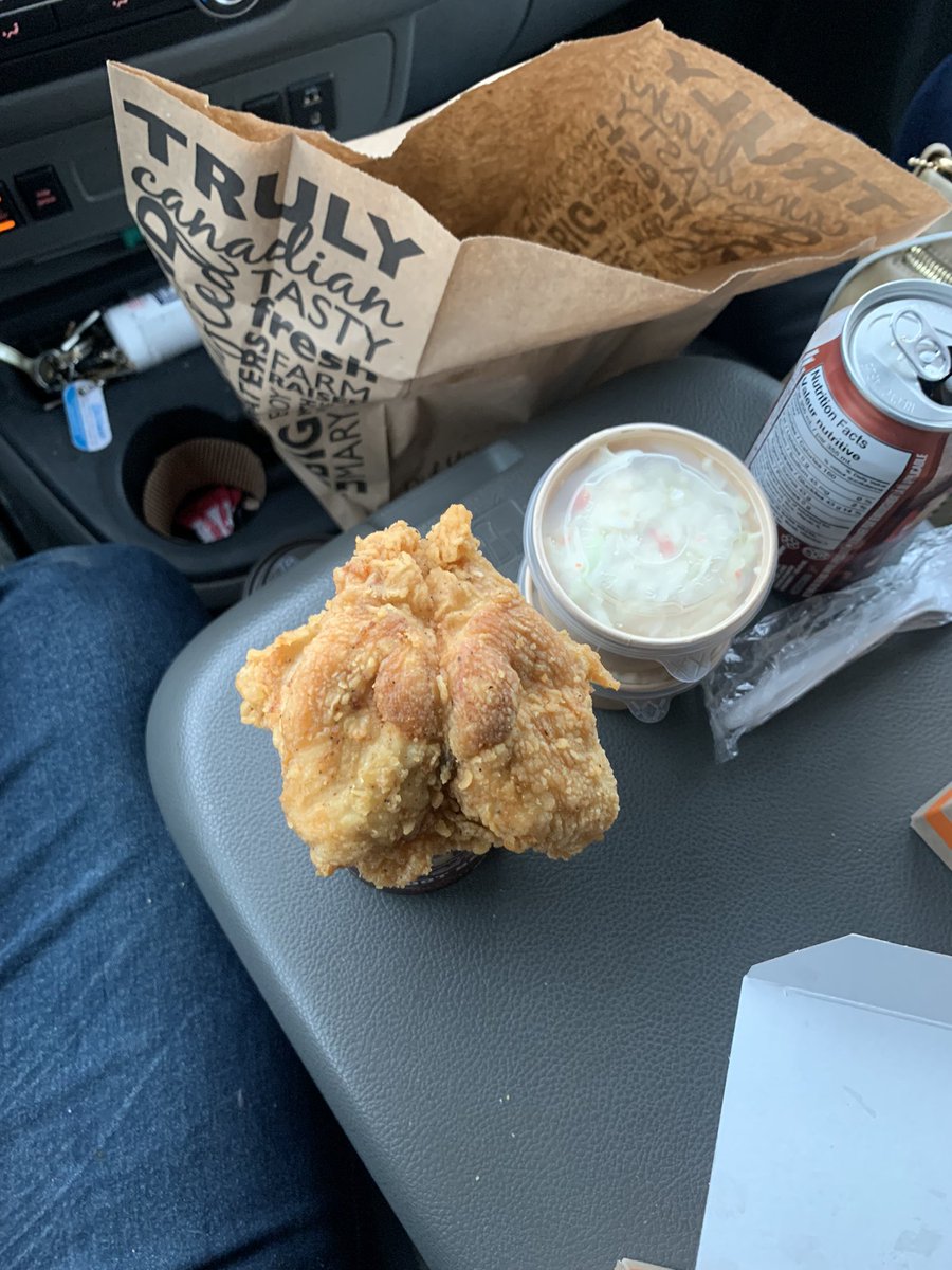 Dave08832319's tweet image. Just had @MaryBrowns and the centre I ordered was smaller than a wing. #littleclucker #tinychicken #wtf