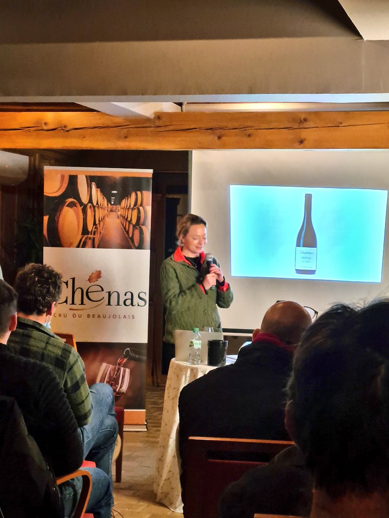 nchuzeville's tweet photo. "#Chenas, un cru en devenir!"
Belle #masterclass animée par @gvizzavona mettant en valeur tous les atouts de ce beau #crudubeaujolais
A découvrir!
#Beaujolais https://t.co/MSjNRB2xuY