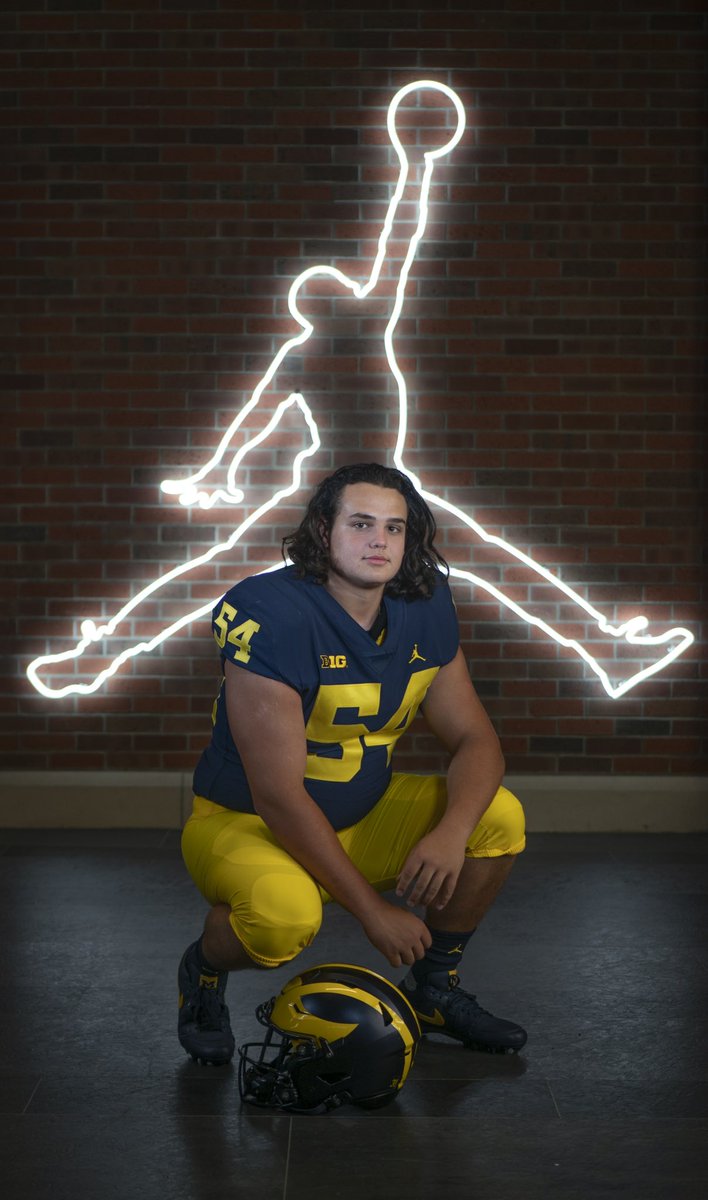 JamesKavouklis's tweet photo. Blessed to receive an offer from The University of Michigan❗️❗️❗️ Go Big Blue🔵🟡Thank you @UMichFootball @JayHarbaugh @CoachJim4UM @CoachBanta https://t.co/W0CsAJxylS