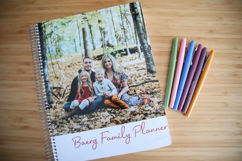 EmilyReviewsCom's tweet photo. Are you getting (or staying!) organized in 2022? At work, at home, with your kids schedules, doctors appointments, all the things? Custom photo planners from @photoprint can help you stay on task, while including the photos you love! #ad #customplanner https://t.co/vQms6n3OFl https://t.co/nqVziENfK7