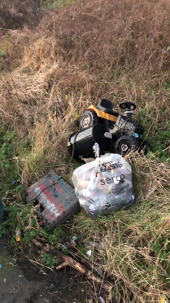 Have you lost a #tractor ? If so, it's on Beaconview Road #westbrom. Along with a bag full of #litter & a tool box. All collected by Richard & his dad on their #litterpick. A great job #thankyou #adoptastreet #volunteeringisfun #fatherandson #litter @SercoESUK @sandwellcouncil