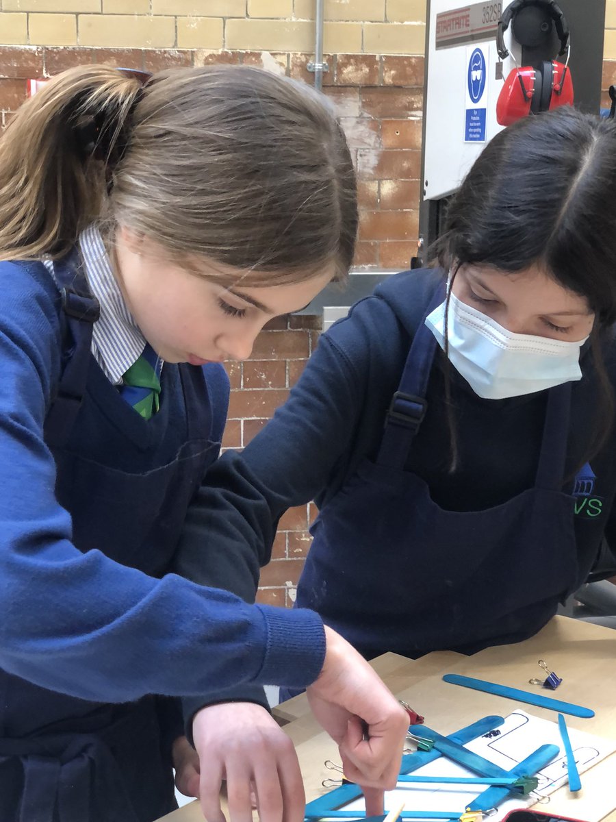 MaidaValeDT's tweet image. 7V demonstrating excellent engagement in the workshop while producing side 1 of their crane project. Supportive teamwork and lots of questions encouraged great outcomes. #practicalwork #maidavaleschooldt #structures