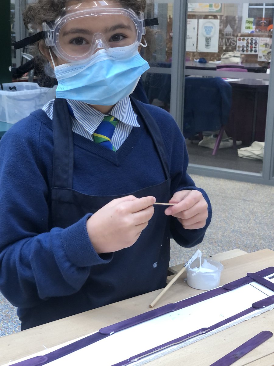 MaidaValeDT's tweet image. 7V demonstrating excellent engagement in the workshop while producing side 1 of their crane project. Supportive teamwork and lots of questions encouraged great outcomes. #practicalwork #maidavaleschooldt #structures