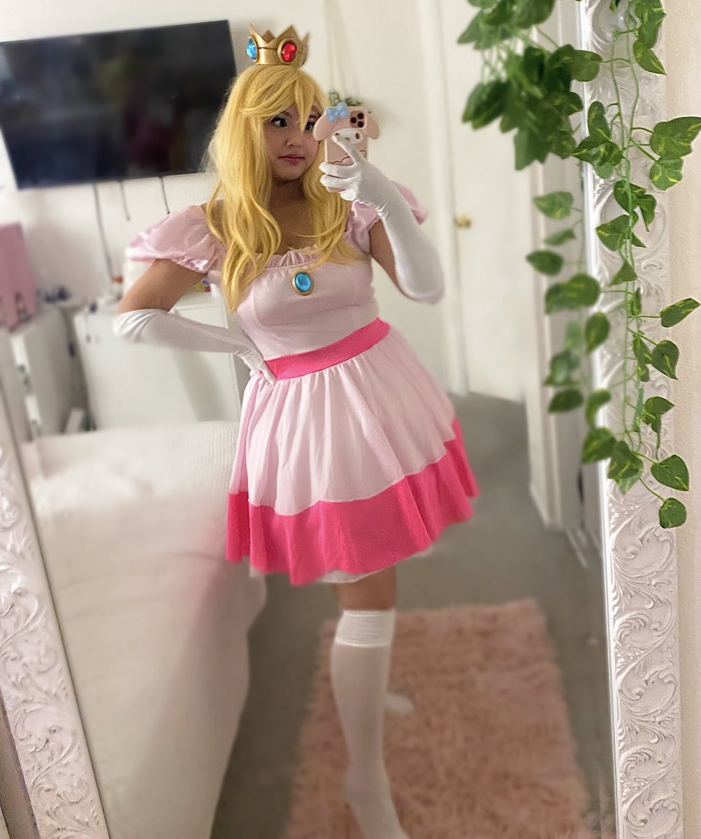 melabunni's tweet photo. Dear Mario, please come to the castle. I’ve baked a cake for you. Yours truly, Princess Peach 💗

(Sorry that these are the only photos I have of my cosplay from last night’s stream. They were the best I could get last night 😭) #cosplay #princesspeach #twitchstreamer #nintendo https://t.co/fXoqeGou5k
