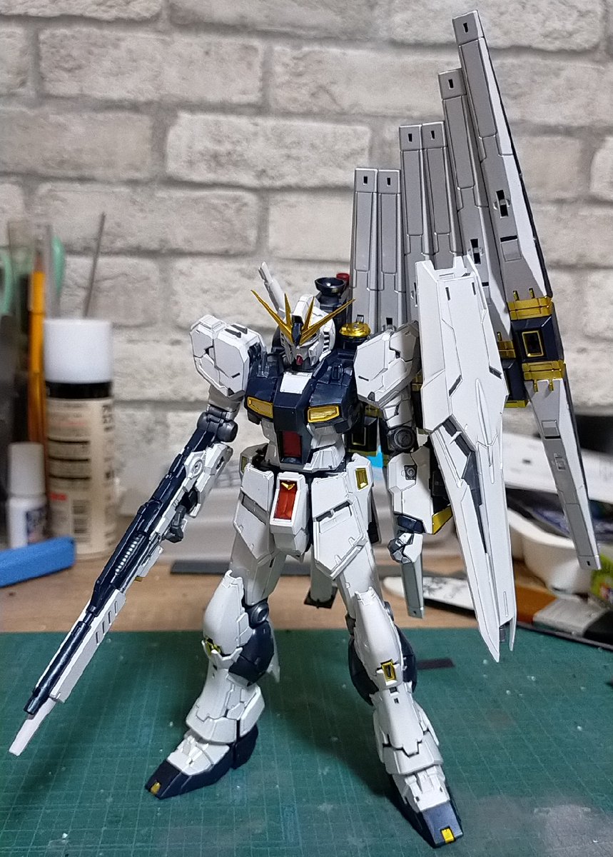 ogp_69's tweet photo. とりあえず組み上がったけど、メチャクチャカッコいいな〜✨ガンダムデカール買っとけば良かった〜😖#RGニューガンダムチタニウムフィニッシュ　#ガンプラ初心者　#ガンプラ好きと繋がりたい　#ガンプラは自由だ　#ニューガンダムは伊達じゃない https://t.co/HWWdRVordn
