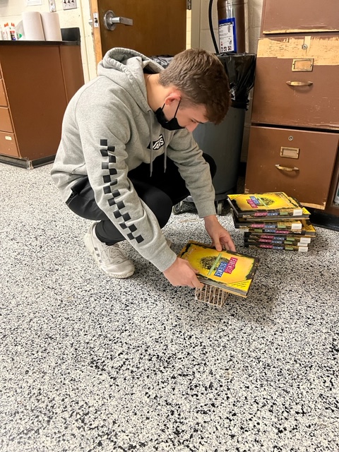 CommackSchools's tweet photo. Students built 4x4 balsa wood boxes - without overlapping or laminating the wood with glue - and tested them to see how much weight they could hold.
Some held up to 125 lbs. of books!! Fun - but with such purpose! #ConceptualPhysics #CommackHighSchool #Science #CommackSchools https://t.co/qYik5auOrJ