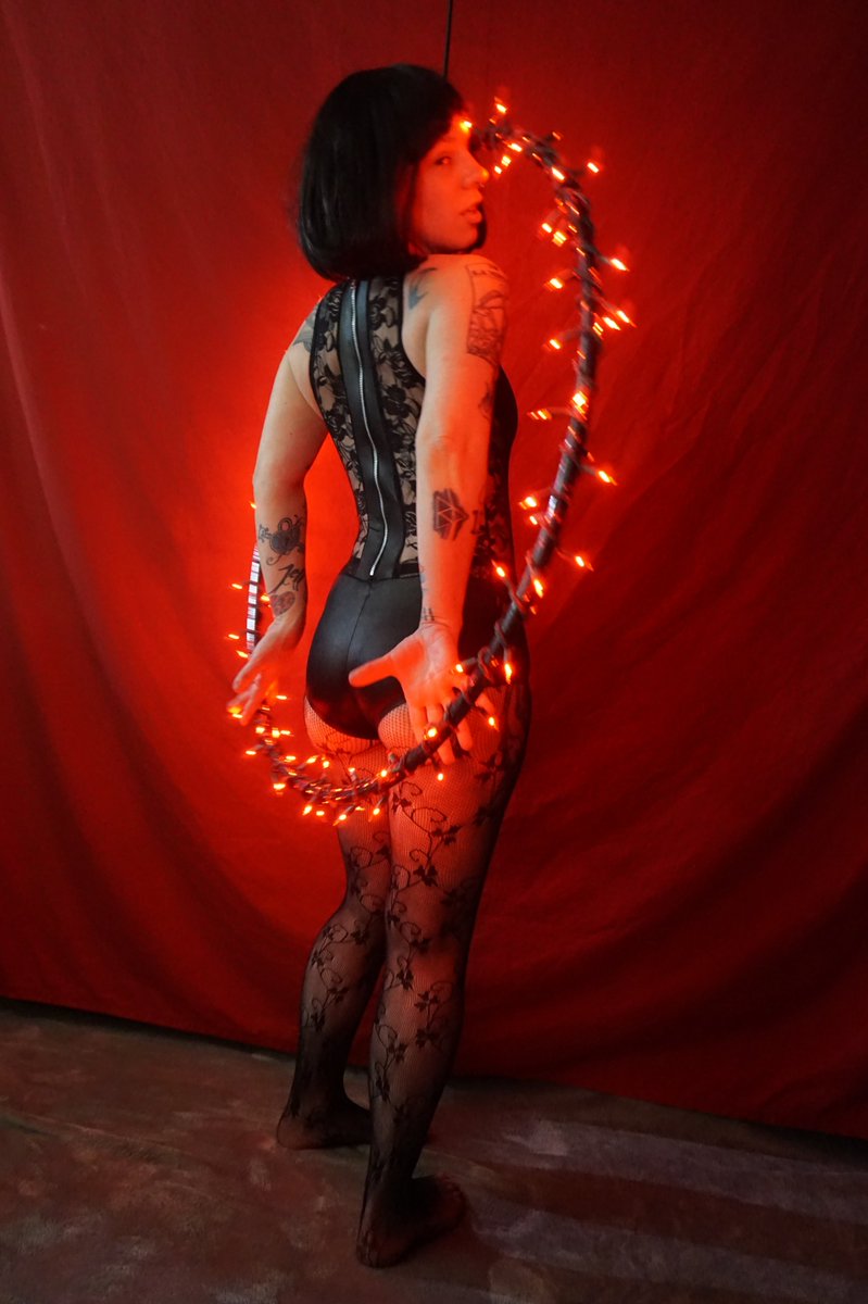 kitten_hex's tweet photo. links in bio #onlyfansgoth #onlyfans #lingerie #pinup #muse #burlesquewreckofurbex https://t.co/6zVukCTrDn