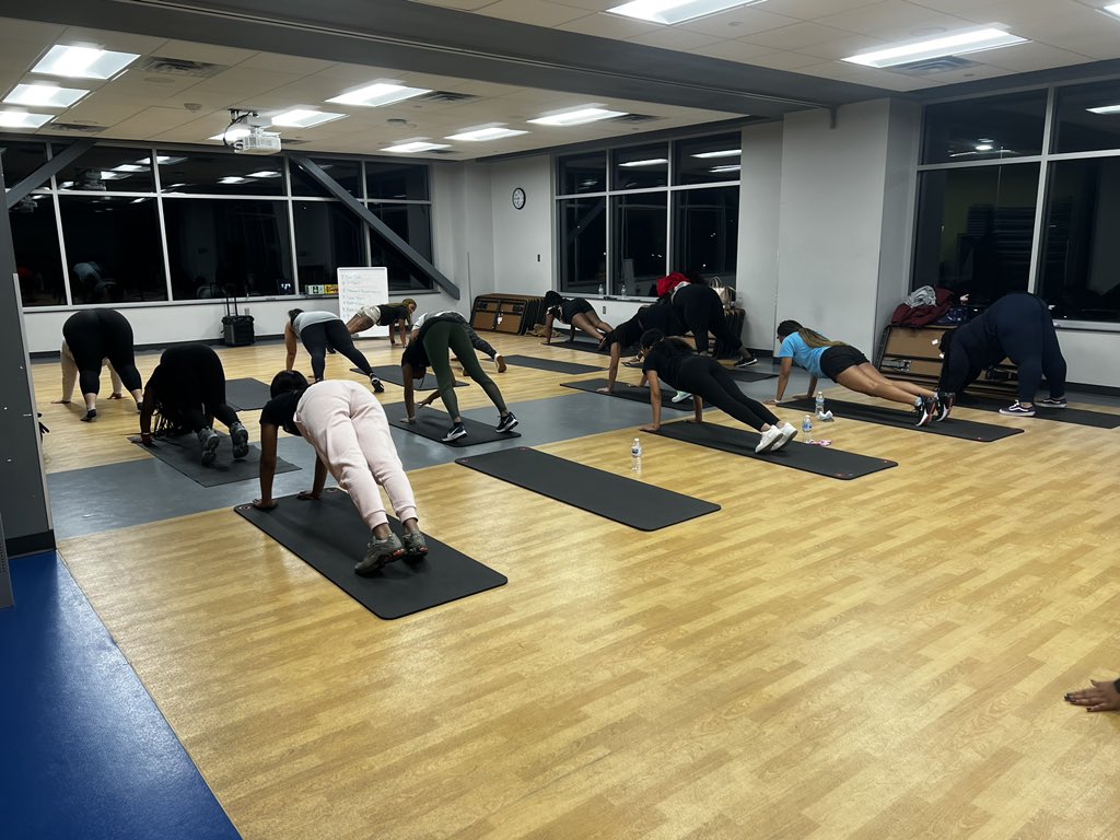AlphaThetaRedz's tweet photo. Whew 😮‍💨last night was intense… but everyone powered through💪🏽. Thank you to everyone who attended Power Hour w/ the Redz and a special thank you to Katheltics for orchestrating a fun environment❤️. Stay tuned for more events from Alpha Theta! https://t.co/C3Yl76VYhD