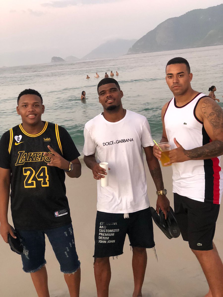 Renatojuniorfc's tweet photo. NÓS É O DESTAQUE DO ANO🙏🏾🥵🕊️
#SOBRE #O #LUAU #DO #POSTO12🌚🌕🌊🏝️ https://t.co/lMLQDShTID