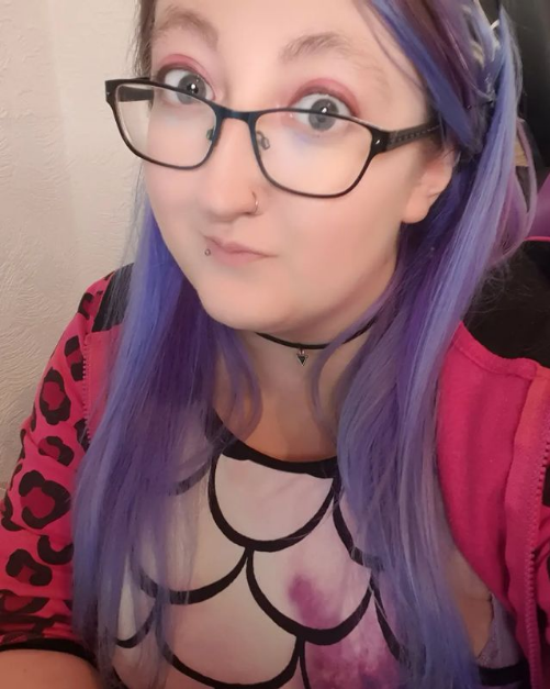 Kimeerat1's tweet photo. 💜🔴🎉LIVE AT 7PM GMT 🎉🔴💜
https://t.co/i4OdUvz3Gy
Im playing phasmo with my friends mr tickles and kerry tonight. Last time we streamed this was on kerrys stream and it was absolute chaos so lets see what we get up to tonight 😂. I stole a kettle last time! #Phasmophobia https://t.co/UnTBEEmwdc