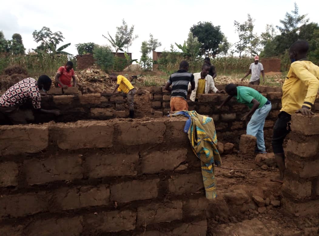 KATUREBEMoses2's tweet photo. @NYCNyagatare Uyu munsi mu Karere ka Nyagatare, Urubyiruko rwakoze Ibikorwa butandukanye bifitiye igihugunakamaro harimo gukora Umuganda na Mobilization kuri #Covid-19. @NyagatareDistr @YouthCultureRW @RwandaYouth @MimuriRyvcp @RwandaEast @WKabagamba @RwandaLocalGov https://t.co/6C7nT076N4