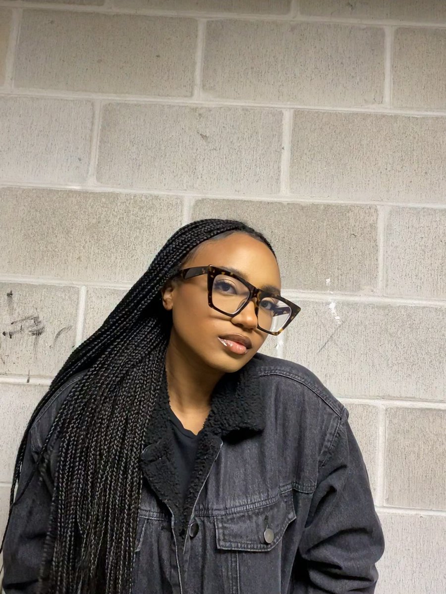 ArielleAriellee's tweet photo. Aquarius season ft. Me https://t.co/hHBMjbVBOc