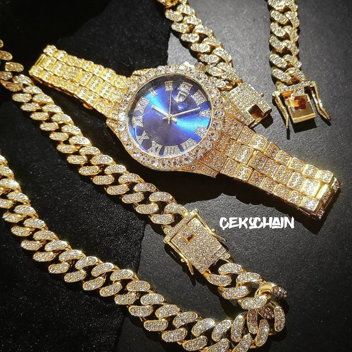 cekochain's tweet photo. ÇEKO blue ICED OUT WACH https://t.co/iQIA6rvb2k da satışta. Bu eşsiz ürüne sahip olmak için internet sitemizi ziyaret etmeyi unutma. https://t.co/1fkArr18gD