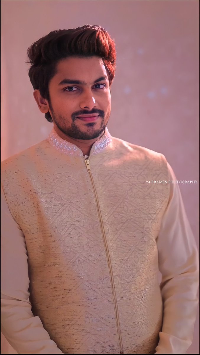 BiggBossBidda's tweet photo. Abbbabbabbabbaaa abbayenthaaa mudhugunnadeyyy 😘😘🙈🧿❤
#VJSunny #BiggBoss5Telugu https://t.co/TcWxOhVK0d