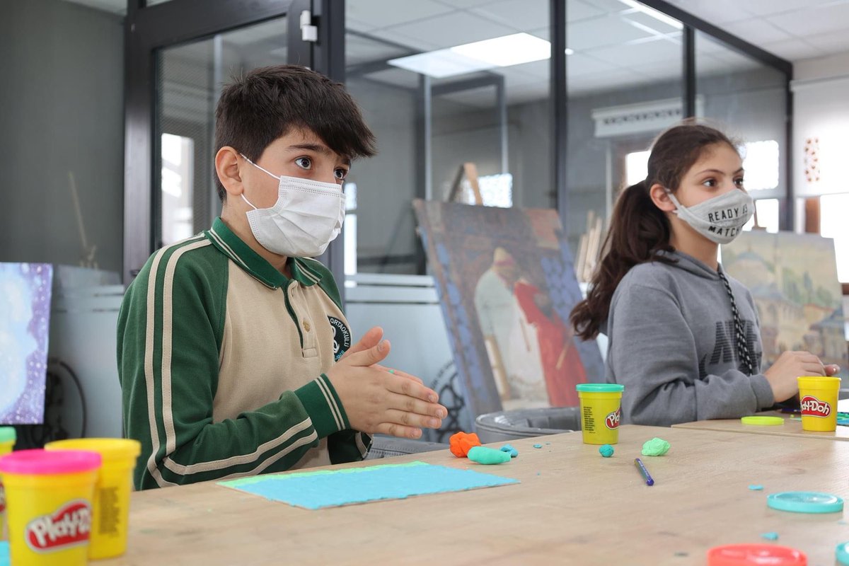 valisalihayhan's tweet image. Hamidiye Kültür Bahçesi&apos;nde kültür sanat etkinliklerinin yanında eğitimlerimiz de başladı.

Muzaffer Sarısözen Kültür ve Sanat Evi ziyaretimizde yetenekli çocuklarımızın gayretlerine şahitlik ettik.

Ardından eğitimcilerimizle ilk yarıyılın değerlendirmesini yaptık.

#Eğitim2023