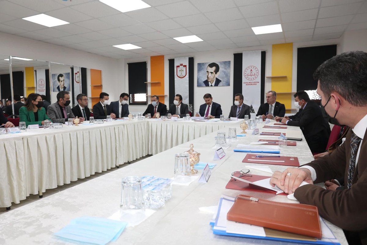 valisalihayhan's tweet image. Hamidiye Kültür Bahçesi&apos;nde kültür sanat etkinliklerinin yanında eğitimlerimiz de başladı.

Muzaffer Sarısözen Kültür ve Sanat Evi ziyaretimizde yetenekli çocuklarımızın gayretlerine şahitlik ettik.

Ardından eğitimcilerimizle ilk yarıyılın değerlendirmesini yaptık.

#Eğitim2023