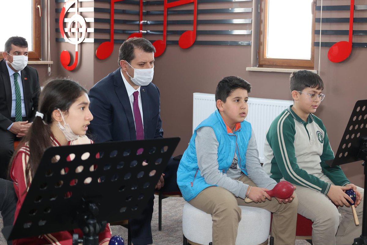 valisalihayhan's tweet image. Hamidiye Kültür Bahçesi&apos;nde kültür sanat etkinliklerinin yanında eğitimlerimiz de başladı.

Muzaffer Sarısözen Kültür ve Sanat Evi ziyaretimizde yetenekli çocuklarımızın gayretlerine şahitlik ettik.

Ardından eğitimcilerimizle ilk yarıyılın değerlendirmesini yaptık.

#Eğitim2023