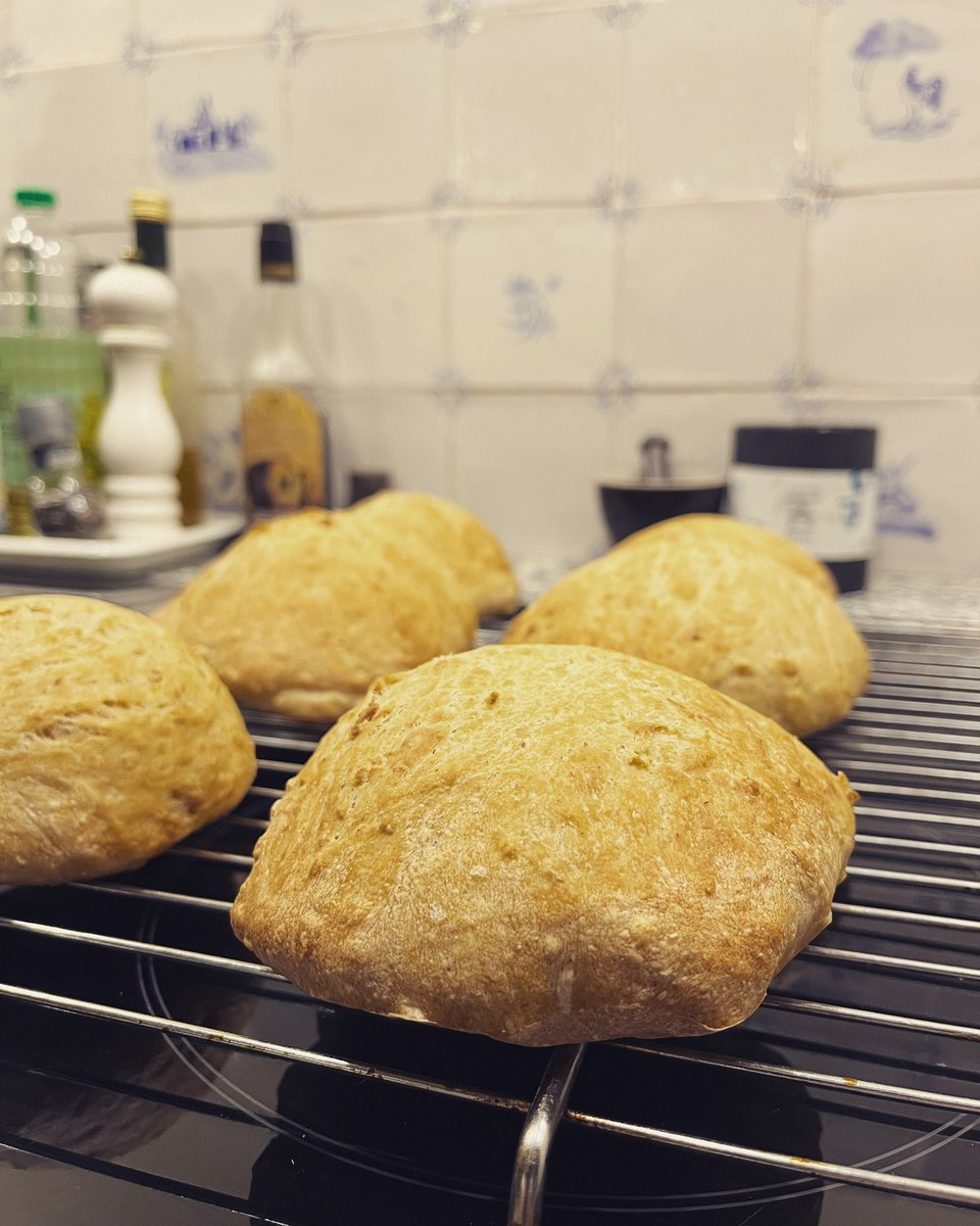 onmyplate2day's tweet photo. Ohh warm buns! Heaven. https://t.co/txGiQ791Ff