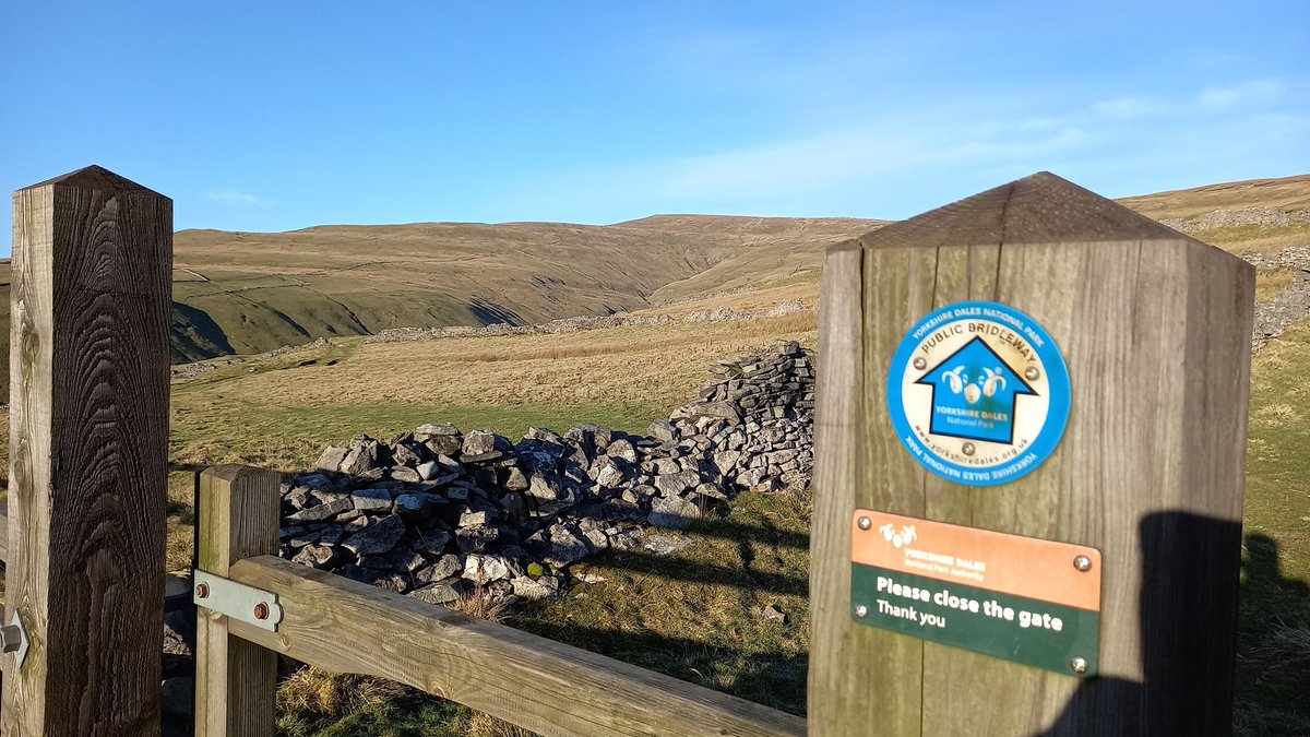 Where2Walk's tweet photo. Looking for a Miles without Stiles walk in the Dales above Kettlewell. Head up to Top Mere, down to Stabotton and return along the flanks of Birks. 
Lovely....and empty. One couple in 3 hours.
#mileswithoutstiles
#Kettlewell
#yorkshiredales https://t.co/X7XEmEPKmX