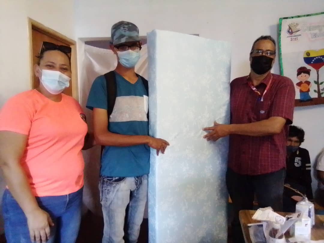 CruzLairet2021's tweet photo. #20Ene. Jueves de audiencias en el centro de acopio de #VillaRosa donde hicimos entrega de medicamentos, ayudas técnicas y ayudas económicas en compañía de Mayra Lairet directora general y el equipo de bienestar social. Vamos por más #ConLaFuerzaDelPueblo https://t.co/HlnwO0pEYB