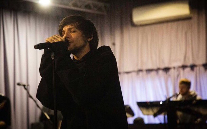 change es Mia jjajaj Me fui 👋🏻 (@louireads) on Twitter photo 