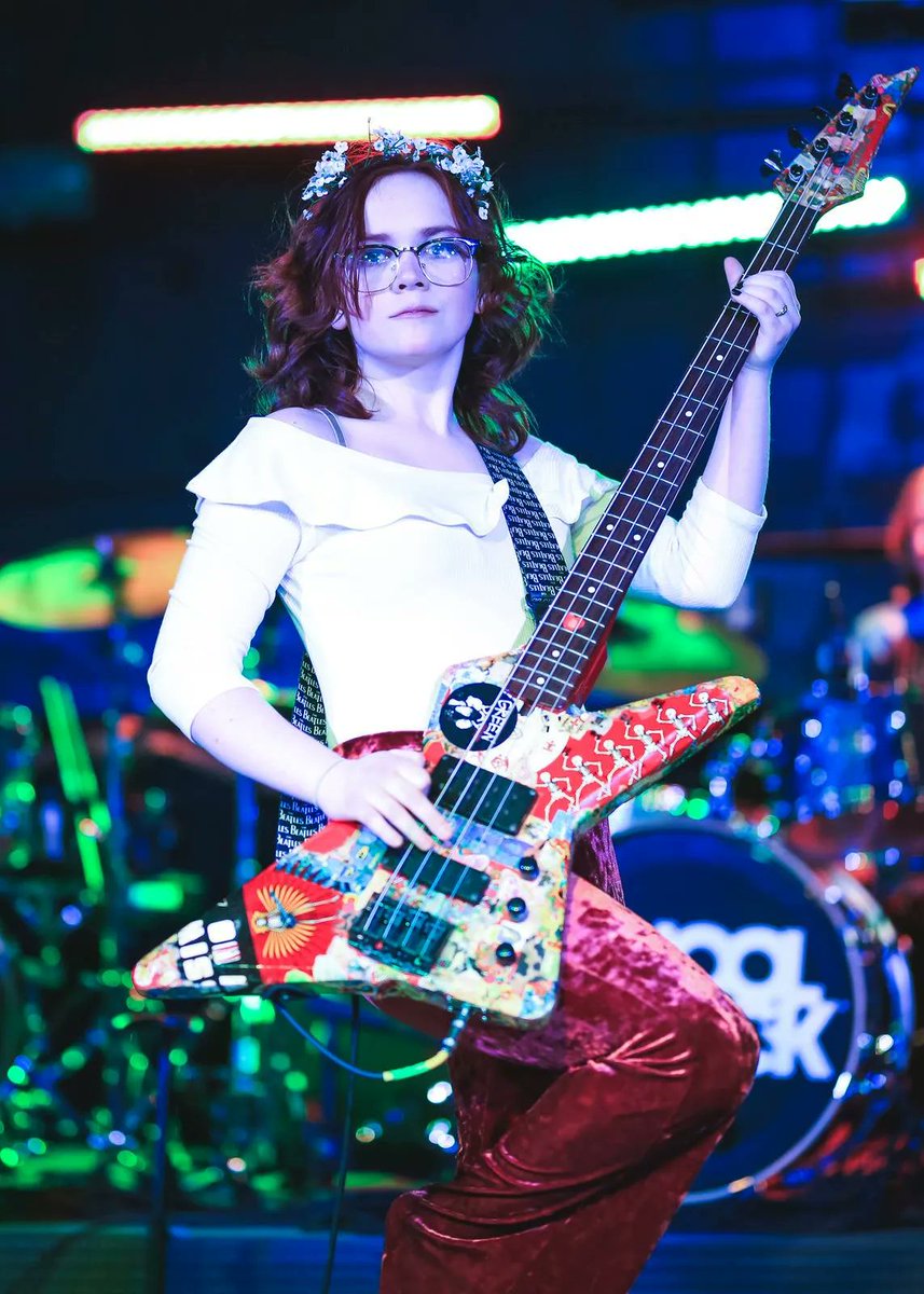 SoRFortWayne's tweet photo. Throwing it all the way back to our Led Zeppelin show π€
#SoRFortWayne #rockstars #ledzeppelin #performancegroup https://t.co/rJJFbmj1pM