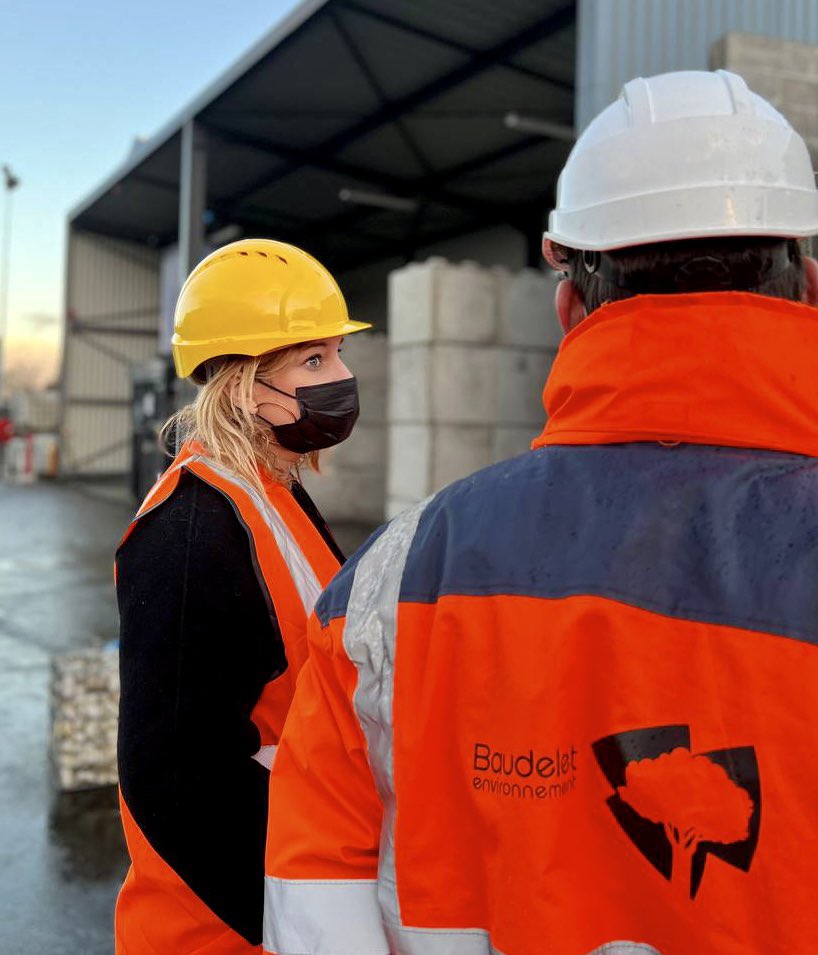 ValeriePetit_AN's tweet photo. A #Mouvaux, visite de l’éco-site de L’entreprise #Baudelet Environnement, fleuron Nordiste du traitement et de la valorisation des déchets

1 grand Merci a toute l’équipe pour son accueil et 1 grand bravo a l’équipe dirigeante qui innove et entreprend pour l’#EconomieCirculaire https://t.co/58KWCDpeSY