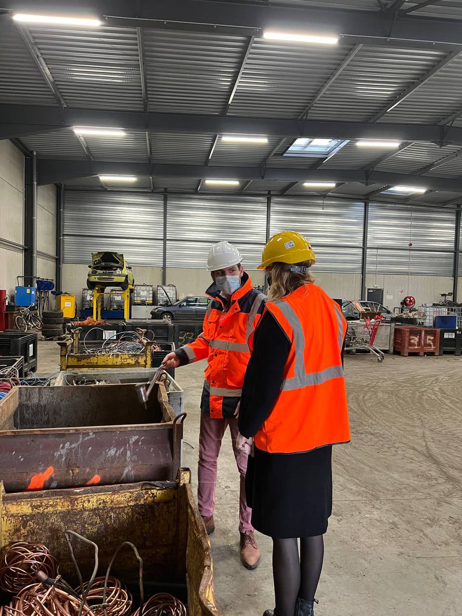 ValeriePetit_AN's tweet photo. A #Mouvaux, visite de l’éco-site de L’entreprise #Baudelet Environnement, fleuron Nordiste du traitement et de la valorisation des déchets

1 grand Merci a toute l’équipe pour son accueil et 1 grand bravo a l’équipe dirigeante qui innove et entreprend pour l’#EconomieCirculaire https://t.co/58KWCDpeSY