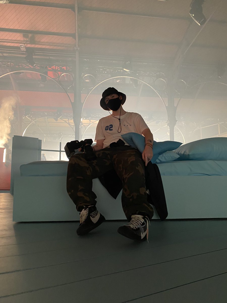 allmightwest's tweet photo. Louis Vuitton show 2k22 men https://t.co/qoFsrgJlUT