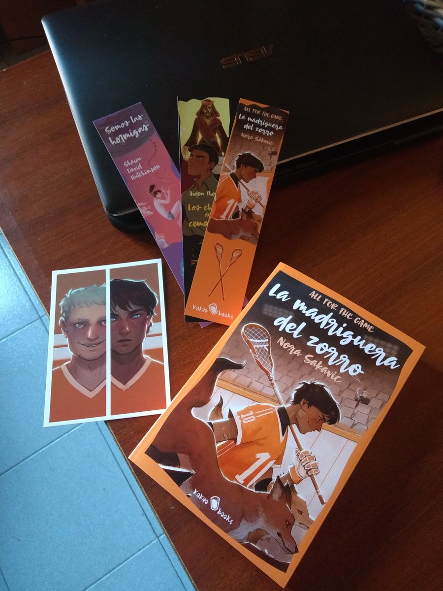 "La madriguera del zorro " de Nora Sakavic en físico. El primero de tres. Soy taaaaan fan 😍