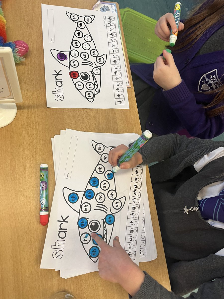 misscedwards's tweet image. Learning ‘sh’ in primary 1 🤩 We had common word shells, shark fine motor bingo dabbing, shape data handling and formation in shaving foam! 🐚🦈🟣🟨 #LearningThroughPlay #Play2Learn #P1Fun