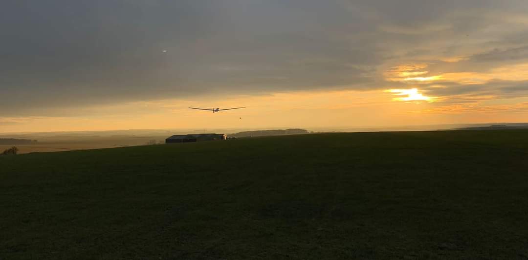 A beautiful winter weekend on Salisbury Plain!

This good weather meant CWO Young of 1315 Sqn achieved her Gliding Scholarship solo, the first at 622 this year. Congratulations!

Could you be next? link below or contact your wing aviation officer. rafac.sharepoint.com/sites/CLO622
