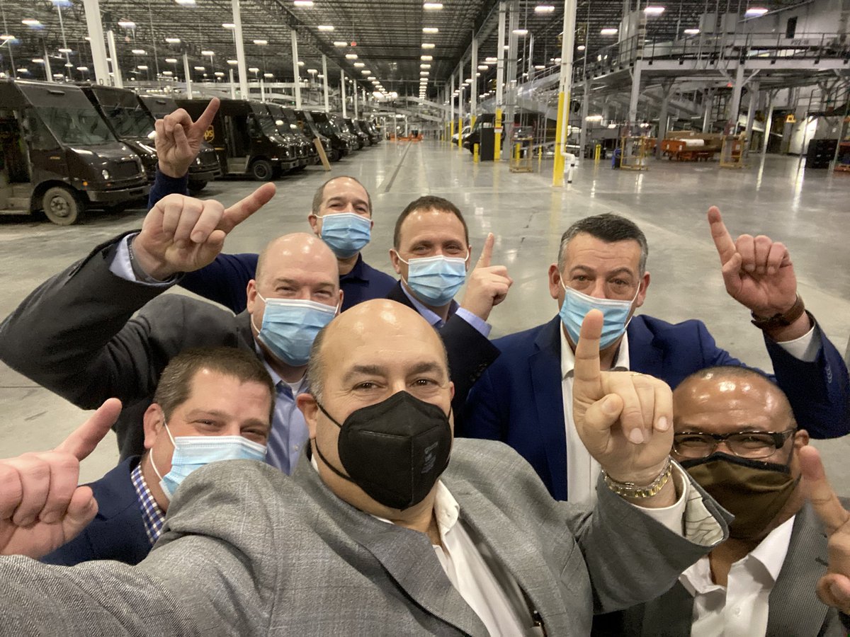 Another big shout out and  THANK YOU to the Richwood Hub leadership team for posting top 3 results throughout 2021, as well as a rocking peak season! #proudupsers