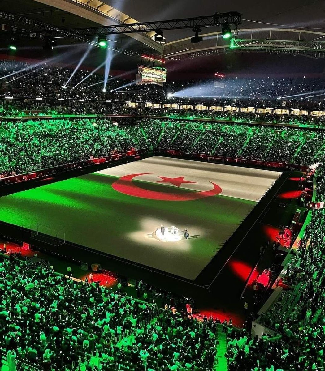 derradjihafid's tweet photo. المنتخب الجزائري لم يكن يستحق التأهل في هذه البطولة ، لكنه يستحق منا كل التشجيع والاحترام والتقدير، خاصة وأنه يمثل وطن إسمه الجزائر ، وشعب شريف عظيم لا ينكسر أبدا .
سنعود بعد شهرين لنفرح ونسعد مجددا بإذن الله. 
تحيا الجزائر 🇩🇿 https://t.co/pnlSotsEl5