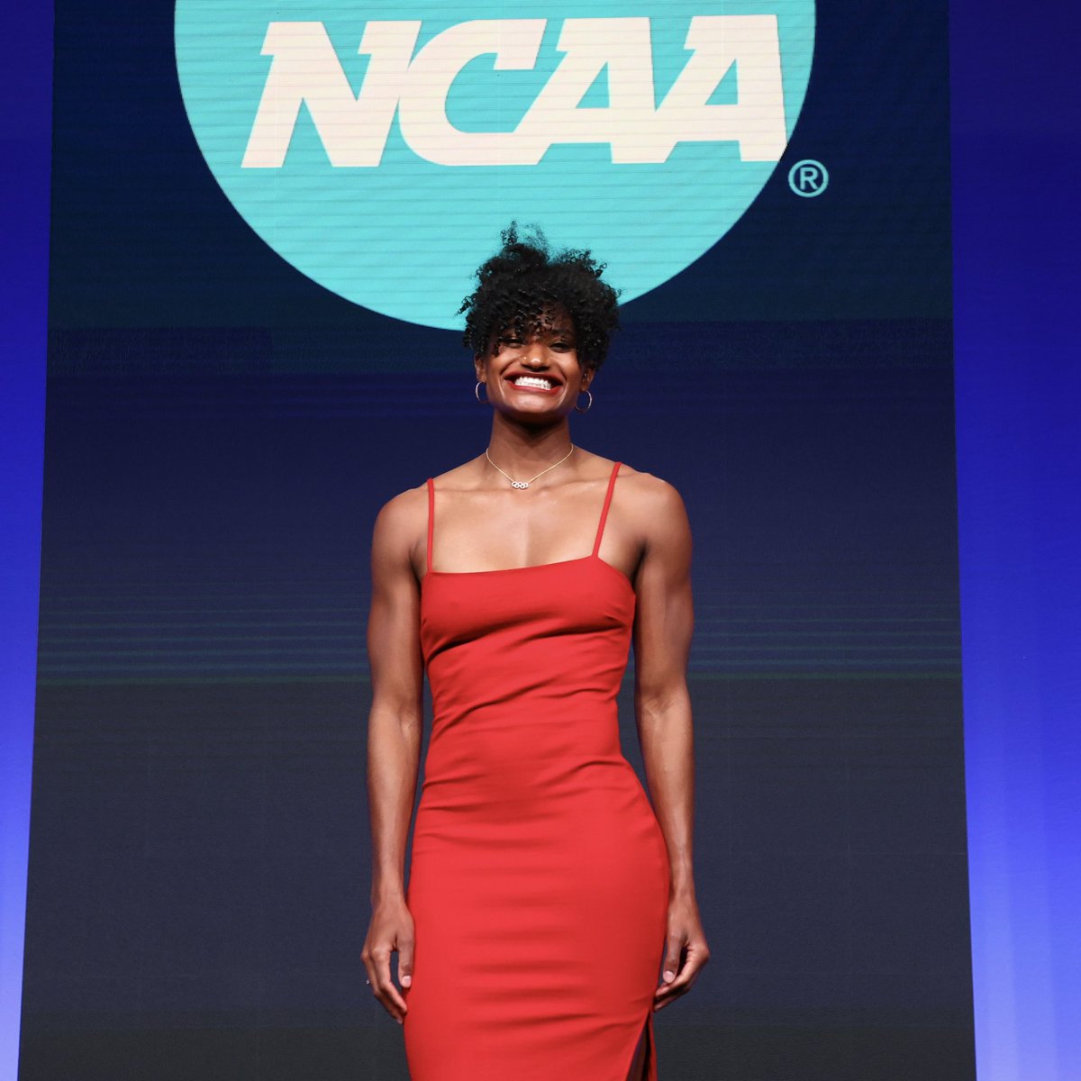USC_Track_Field's tweet photo. A vision in red!

USC alum @AnnaCockrell48 accepted her NCAA Today’s Top 10 award in Indianapolis last night! https://t.co/lxio1vE7Hi