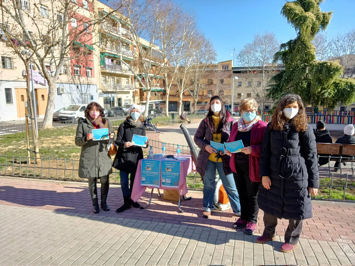 AVCornisa's tweet photo. Esta semana hemos apoyado la campaña de #useraescucha por un barrio más limpio en nuestro barrio de #pradolongo !! En este caso libre de deyecciones de perros , todo suma !! #usera @UseraMAUyM https://t.co/XKhsjoUcIG