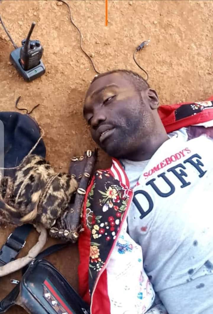 HonneurFidelite's tweet photo. Région du Nord Ouest département du Bui 03 ambazoniens neutralisés par les éléments du #BIR dont le pseudo général EBUBE 
Plusieurs matériels récupérés https://t.co/cgVd2pKXCB