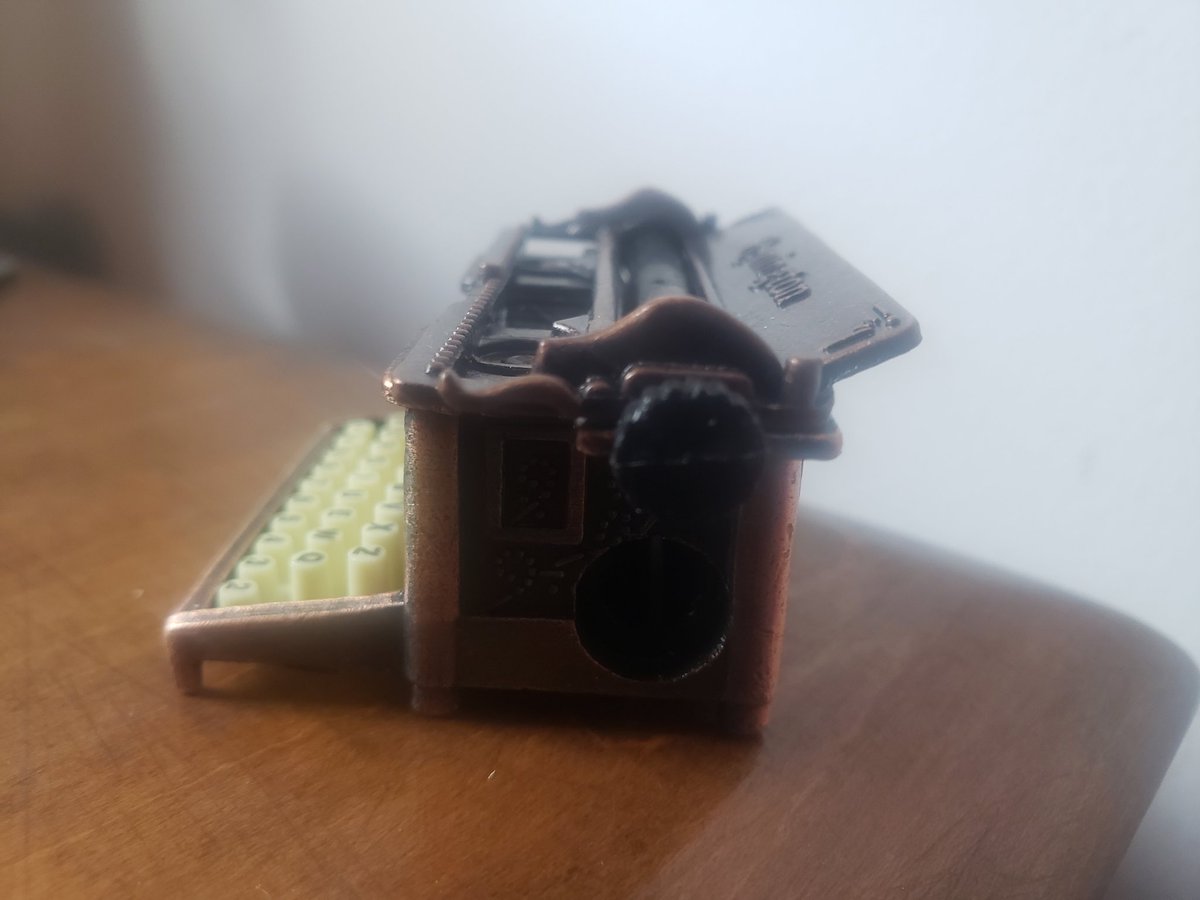 GardnerandCo_CD's tweet photo. Loving my new (ish) pencil sharpener. Thanks @JamesDunneSP. https://t.co/PnCdkK8uEv