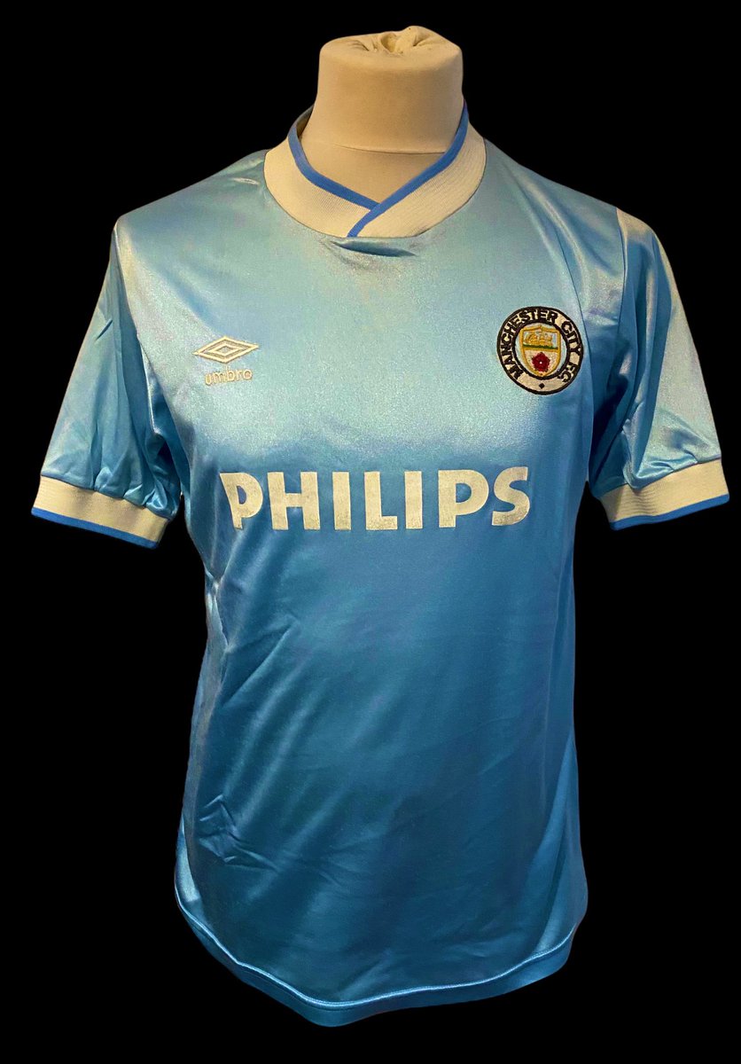 ManWorn's tweet photo. David white 1986 match shirt worn v’s Man United at Maine Road. City would win the youth cup final 3-1 on agg. White would go on to make 286 appearances scoring 79 goals. This shirt is from David Whites personal collection https://t.co/4Hmf0Un8aj