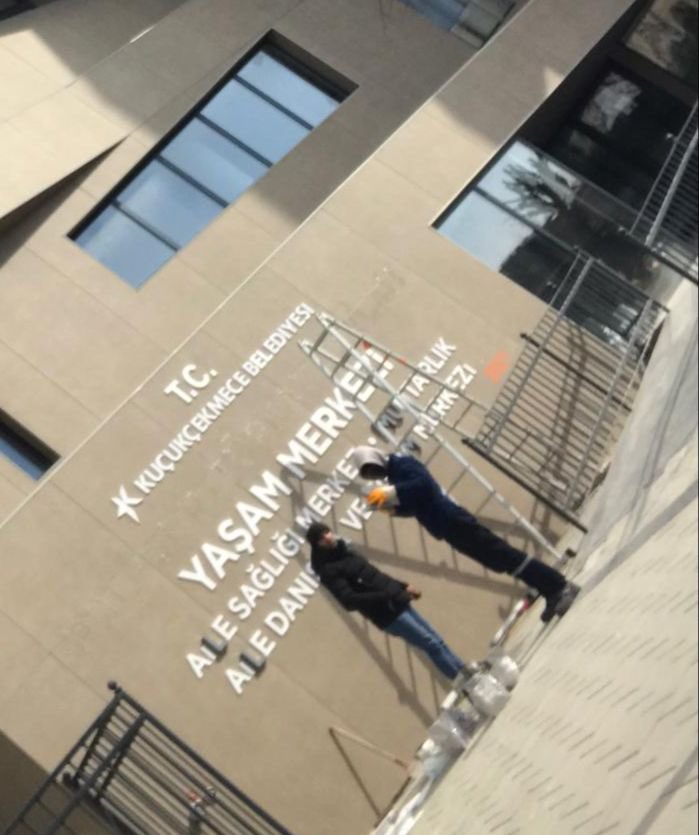 BirnurYagiz's tweet photo. Küçükçekmece Belediyesi yine sinir uçlarımızla oynuyor!
Temeli Ak Parti belediyesi döneminde atılan ASM'ye Türkan Saylan ismini vermeye çalışan belediye, Prof. Dr. Aziz Sancar'ı misyoner değil diye mi görmüyor? Yoksa annesinin adı Lili Mira RAİMAN değil diye mi?”+
@kemalcebichp https://t.co/QHnYLXbEpV