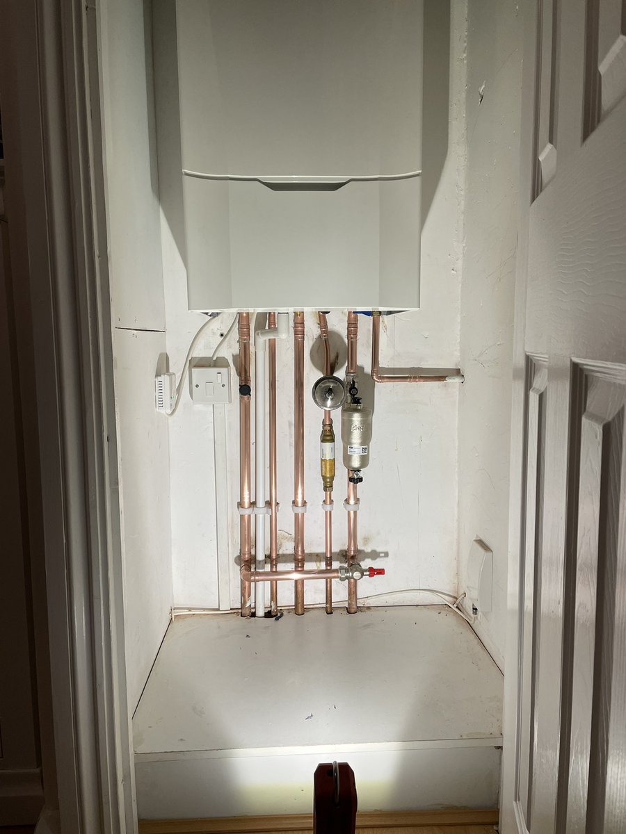 danshoulder04's tweet photo. Ideal Vogue Max 32 Combi swap today fitted by @OWKelly23 another quality install and happy customer with an industry leading 12 year guarantee and @EPHcontrols room stat. @idealheating @Ideal_Deano https://t.co/LSRrxdYhBq