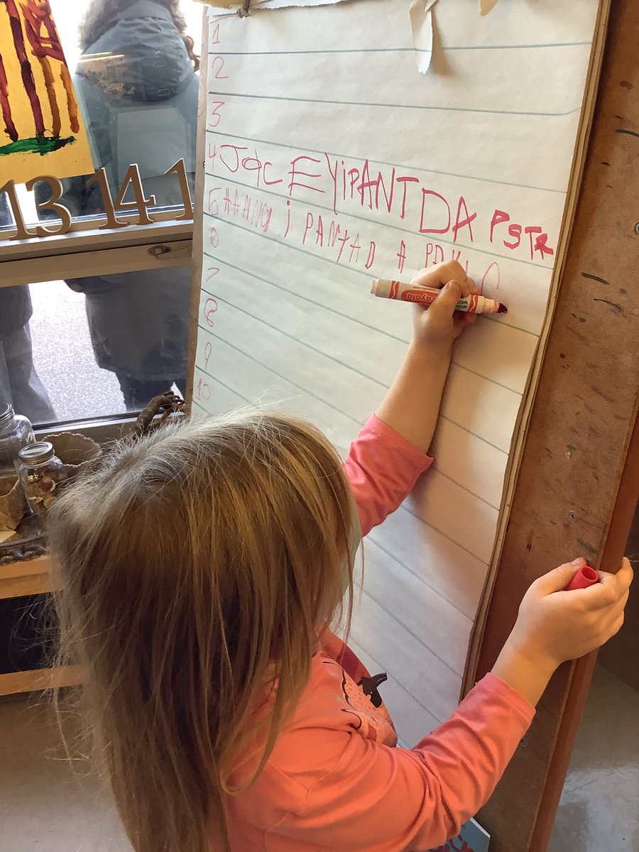 JBrentECE's tweet photo. Excited about giving her painting a title, H signed up to share her masterpiece. In the #OpenArtStudio we explored how many sounds in her word. At the Sharing Board we include ‘spaces’ to ‘show when a word begins and ends’. #AuthenticLiteracy #literacychat https://t.co/yRAr5JpiGi